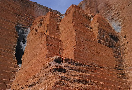 MONTAÑA DE TINAMALA, Cantera y localización de cine